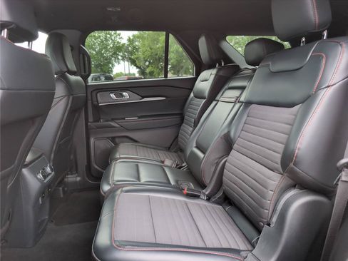 Used 2025 Ford Explorer ST-Line w/ ST-Line Street Pack AWD/4WD image 37