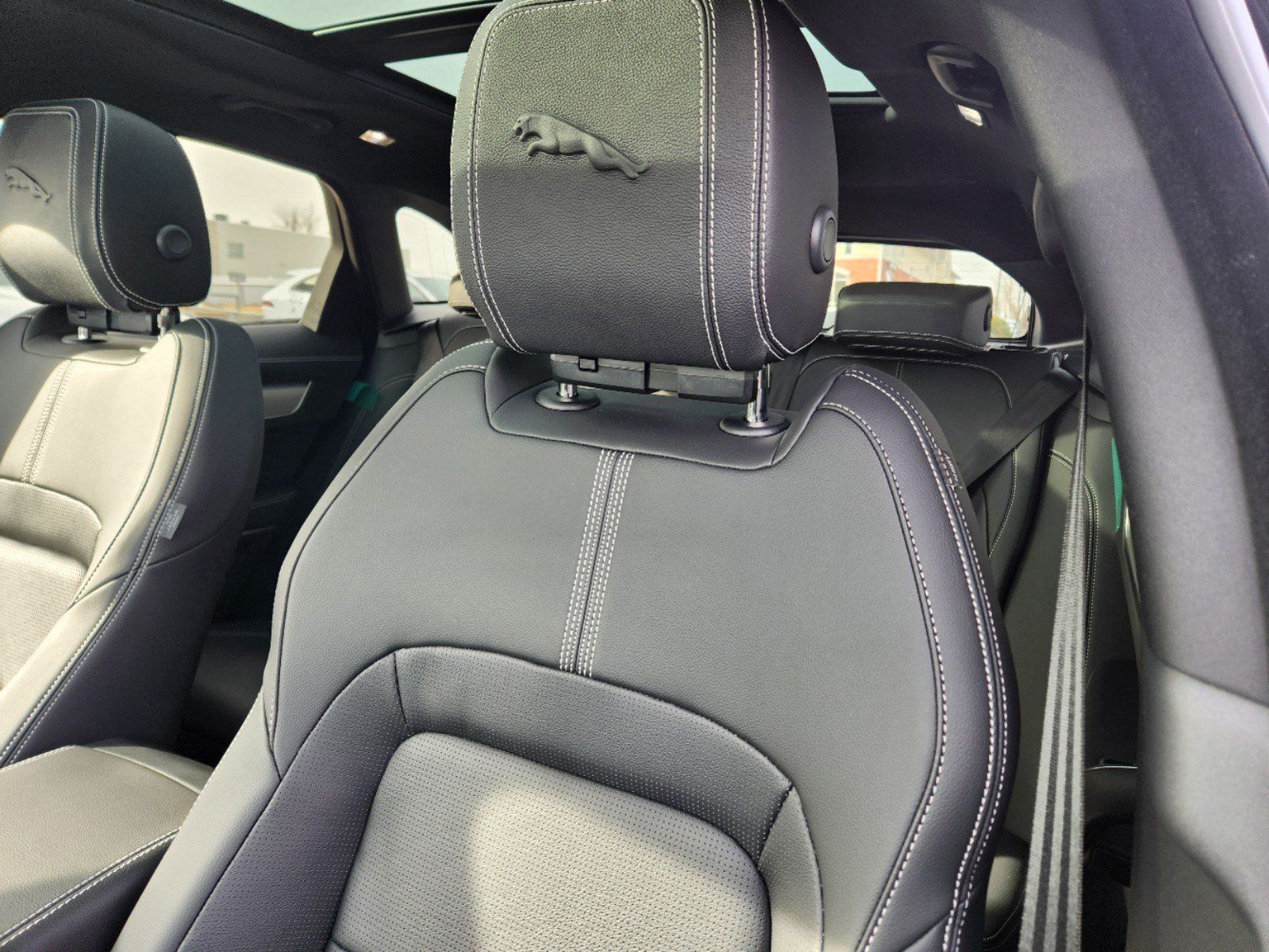 Used 2025 Jaguar F-PACE R-Dynamic S AWD/4WD image 7