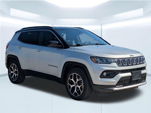 Used 2025 Jeep Compass Limited AWD/4WD image 8