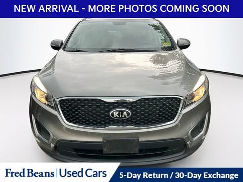 Used 2017 Kia Sorento AWD w/ LX V6 Convenience Package image 3