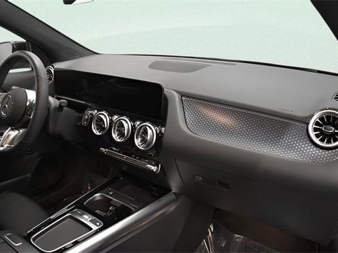 Used 2025 Mercedes-Benz GLA 250 4MATIC w/ Driver Assistance Package image 20