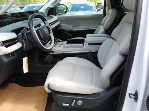 Used 2026 Lincoln Navigator Reserve AWD/4WD image 12