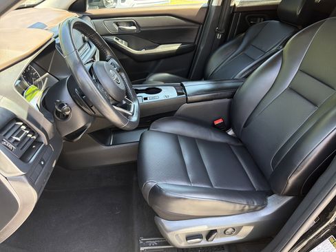 Used 2023 Nissan Rogue SV w/ SV Premium B Package FWD image 9