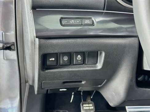 Used 2023 Nissan Maxima SR w/ Sport Mat Group FWD image 14