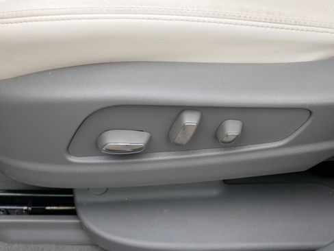 Certified 2024 Cadillac XT6 Premium Luxury w/ LPO, Floor Liner Package AWD/4WD image 19