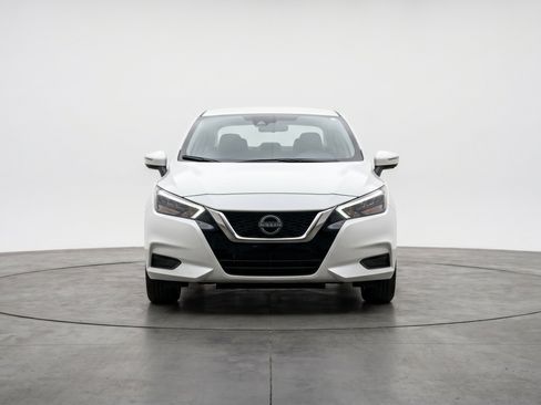 Used 2025 Nissan Versa SV FWD image 2