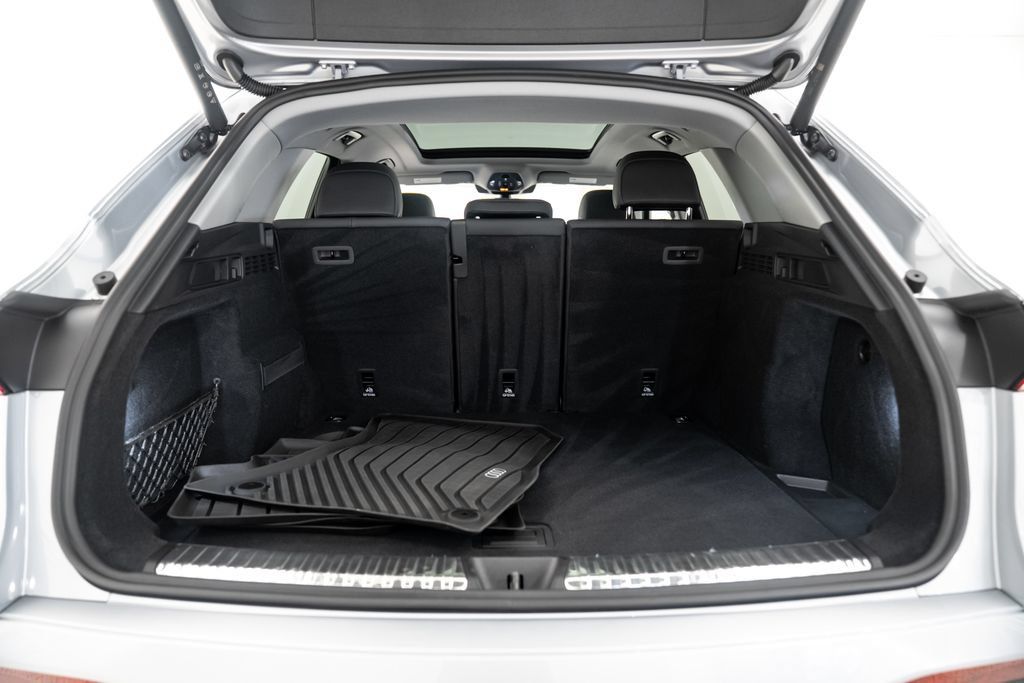 Certified 2025 Audi Q5 Premium w/ Convenience Package AWD/4WD image 9