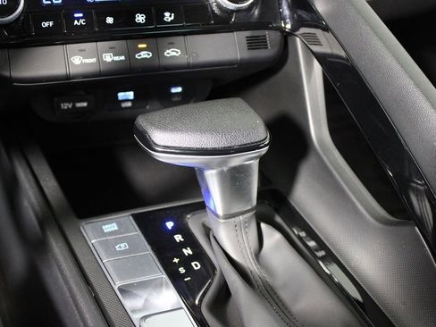 Used 2024 Hyundai Elantra Blue image 18