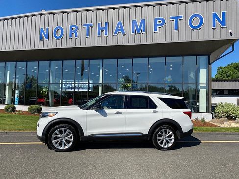 Used 2023 Ford Explorer Platinum w/ Technology Package AWD/4WD image 4