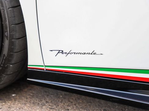 Used 2018 Lamborghini Huracan Performante AWD/4WD image 40