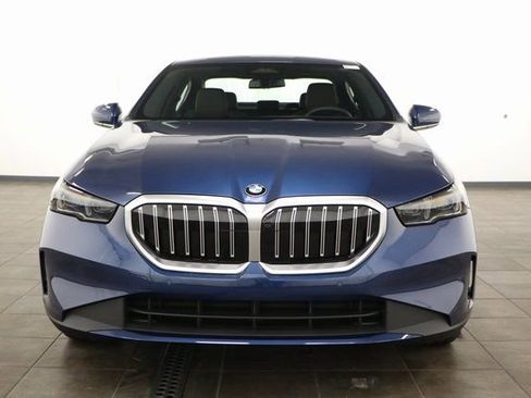 Used 2025 BMW 530i xDrive w/ Premium Package image 2