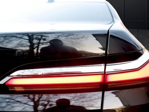 Used 2023 BMW 740i w/ Parking Assistance Package RWD image 37