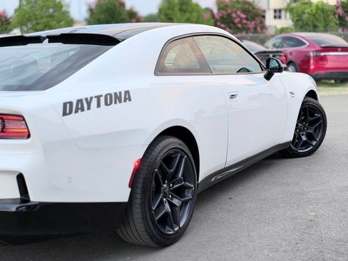 Used 2024 Dodge Charger Daytona R/T w/ Plus Group AWD/4WD image 8