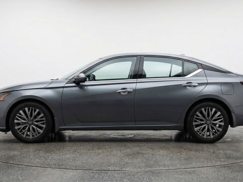Used 2025 Nissan Altima 2.5 SV FWD image 5