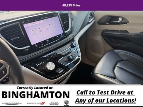 Used 2023 Chrysler Pacifica Touring-L image 15