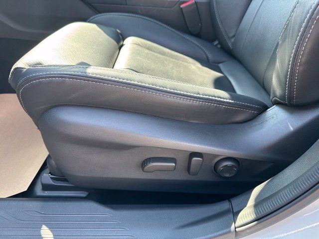Used 2025 Subaru Outback Touring XT AWD/4WD image 11