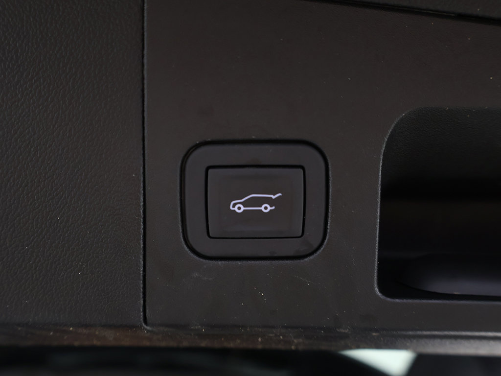 Used 2025 Cadillac XT5 Premium Luxury w/ LPO, Floor Liner Package AWD/4WD image 24