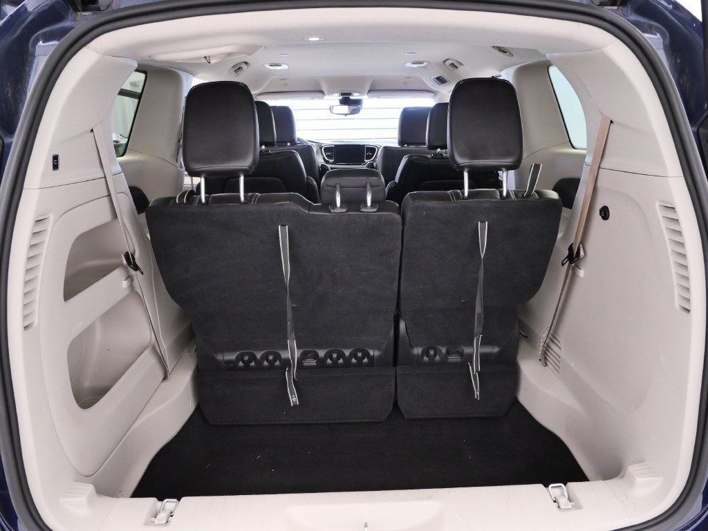 Certified 2023 Chrysler Pacifica Touring-L FWD image 17