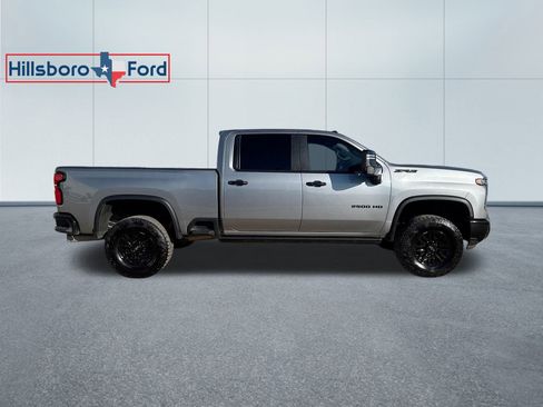 Used 2024 Chevrolet Silverado 2500 ZR2 w/ Technology Package image 6