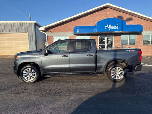 Used 2022 Chevrolet Silverado 1500 Custom image 3