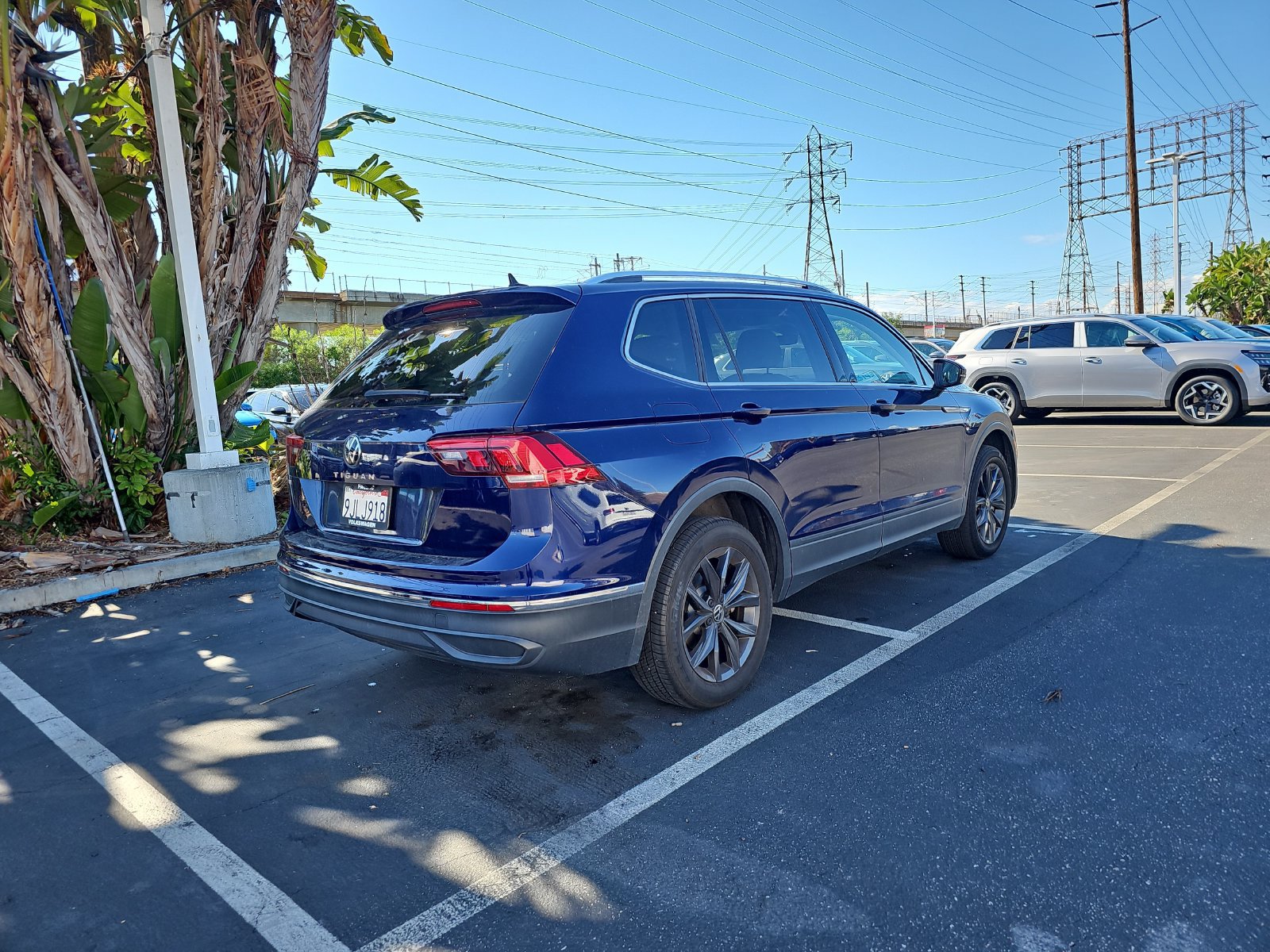 Used 2023 Volkswagen Tiguan SE FWD image 5