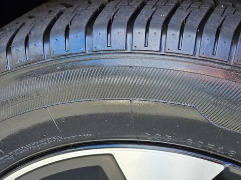 Used 2024 Kia Sorento S image 11