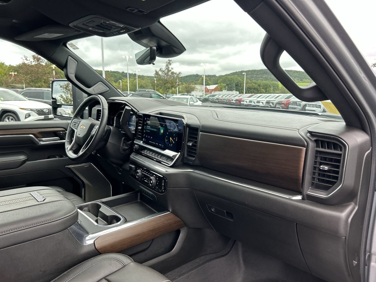 Used 2024 Chevrolet Silverado 2500 High Country w/ Technology Package AWD/4WD image 17