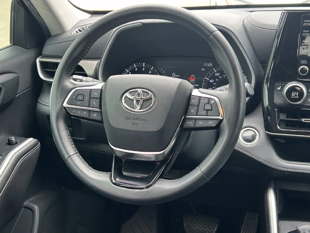 Used 2020 Toyota Highlander XLE FWD image 40