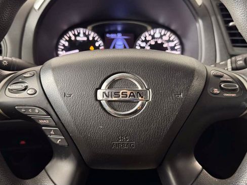 Used 2019 Nissan Pathfinder S AWD/4WD image 14