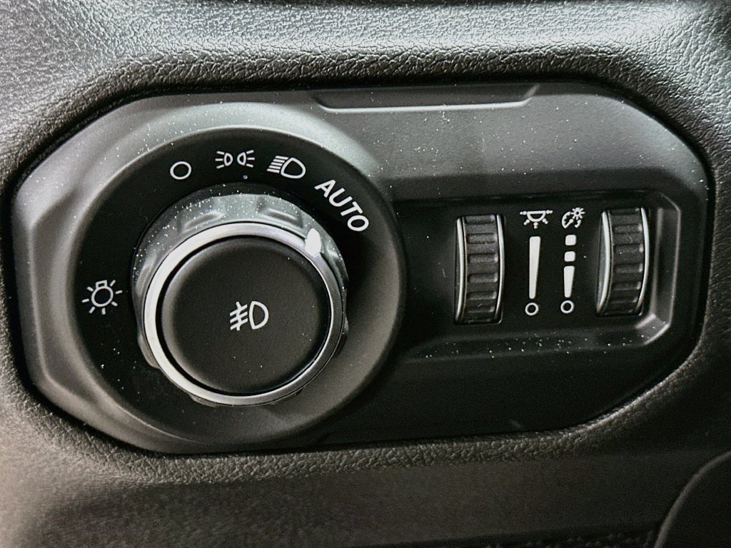 Used 2021 Jeep Wrangler Unlimited Rubicon AWD/4WD image 11
