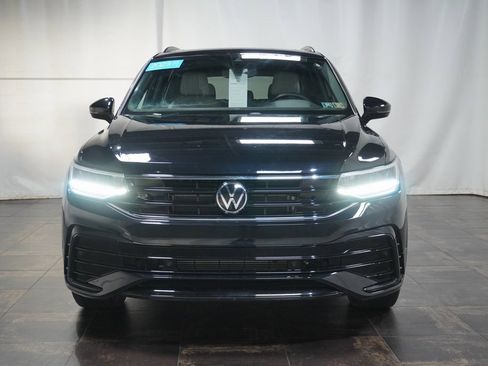 Certified 2023 Volkswagen Tiguan SE R-Line image 8