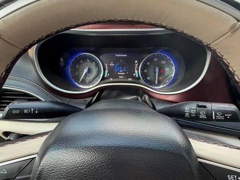 Used 2017 Chrysler Pacifica Limited FWD image 20