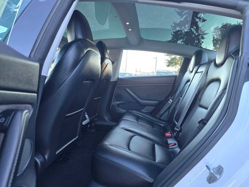 Used 2023 Tesla Model 3 Standard Range image 16