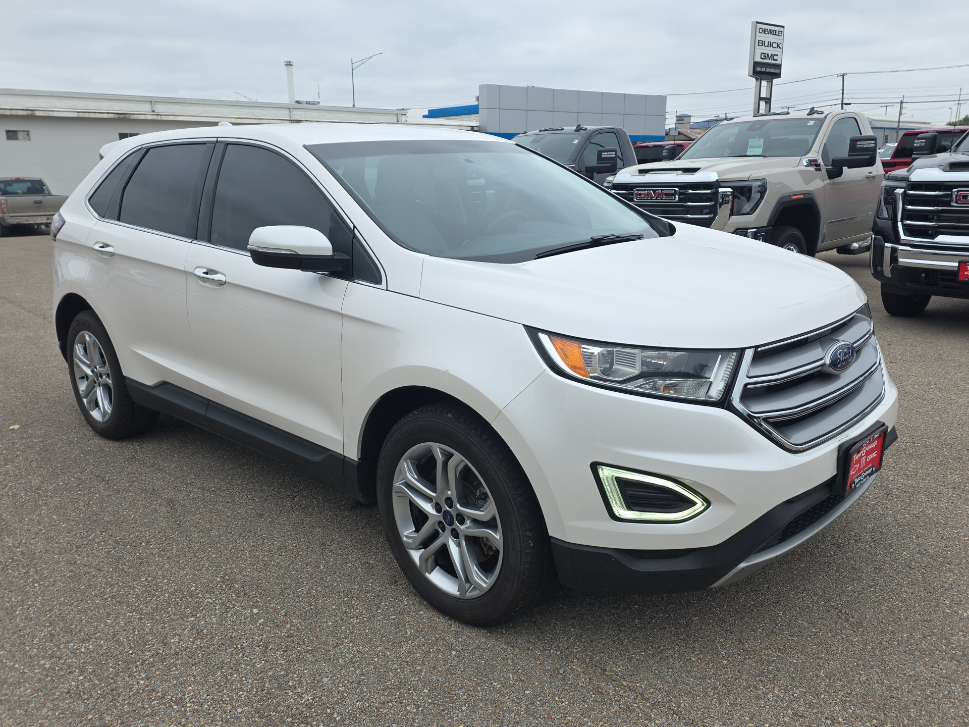 Used 2018 Ford Edge Titanium w/ Technology Package AWD/4WD image 2