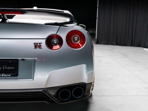 Used 2012 Nissan GT-R Premium image 38