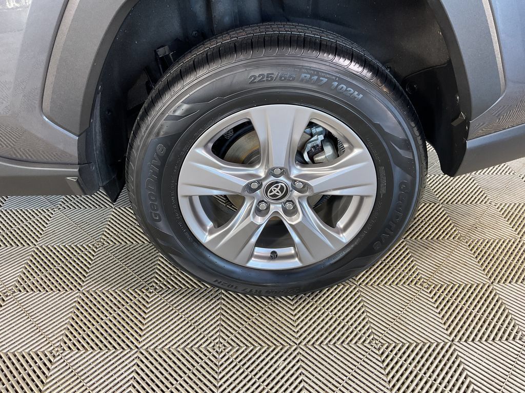 Used 2025 Toyota RAV4 XLE FWD image 6
