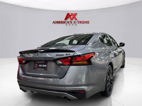 Used 2022 Nissan Altima 2.5 SR w/ Midnight Edition Package FWD image 5