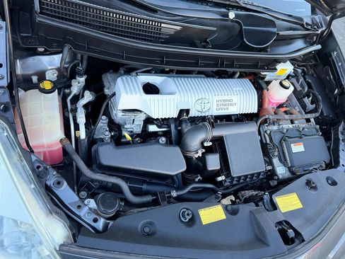 Used 2013 Toyota Prius V Five image 36