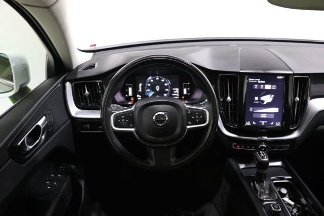 Used 2018 Volvo XC60 T5 Momentum w/ Vision Package AWD/4WD image 11