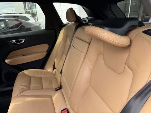 Used 2018 Volvo XC60 T5 Momentum w/ Convenience Package AWD/4WD image 14