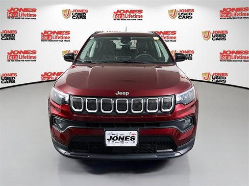 Used 2022 Jeep Compass Latitude image 12