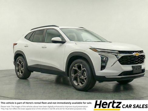 Used 2025 Chevrolet Trax LT image 1