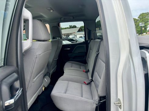 Used 2019 Chevrolet Silverado 1500 Custom w/ Custom Convenience Package AWD/4WD image 14