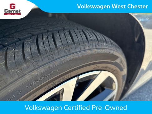 Certified 2025 Volkswagen Jetta SEL FWD image 30
