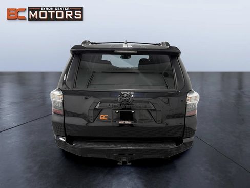 Used 2022 Toyota 4Runner SR5 Premium w/ Moonroof Package AWD/4WD image 5