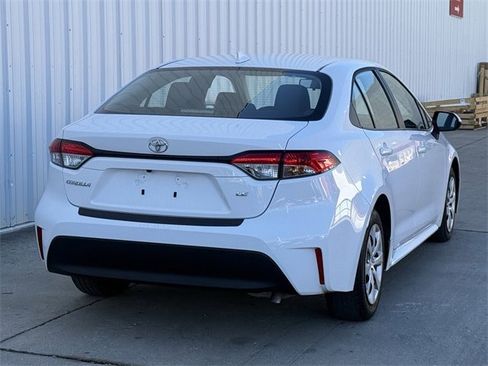 Used 2025 Toyota Corolla LE image 4