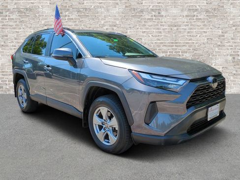 Used 2024 Toyota RAV4 XLE w/ Convenience Package FWD image 1