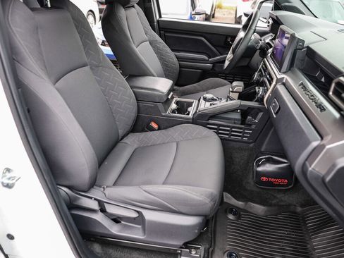 Certified 2024 Toyota Tacoma SR5 AWD/4WD image 7