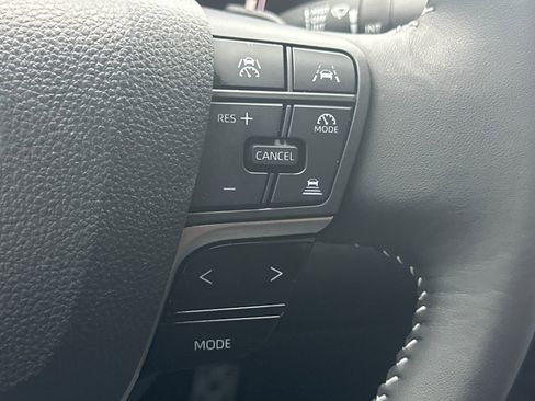 Used 2025 Toyota Camry SE image 21