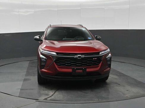 Used 2025 Chevrolet Trax RS w/ Sunroof Package image 3